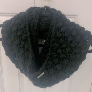 Poshmark - MICHAEL KORS 🖤 Black chunky knit infinity scarf 🧣